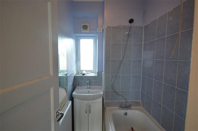 Room Australia Road in Greater London