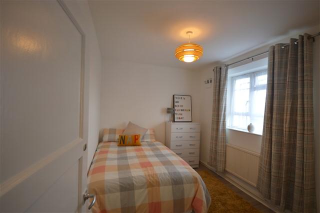 Room Australia Road in Greater London