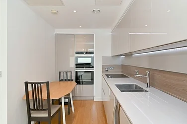 Flat Holland Park Avenue in Greater London
