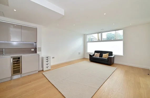 Flat Holland Park Avenue in Greater London