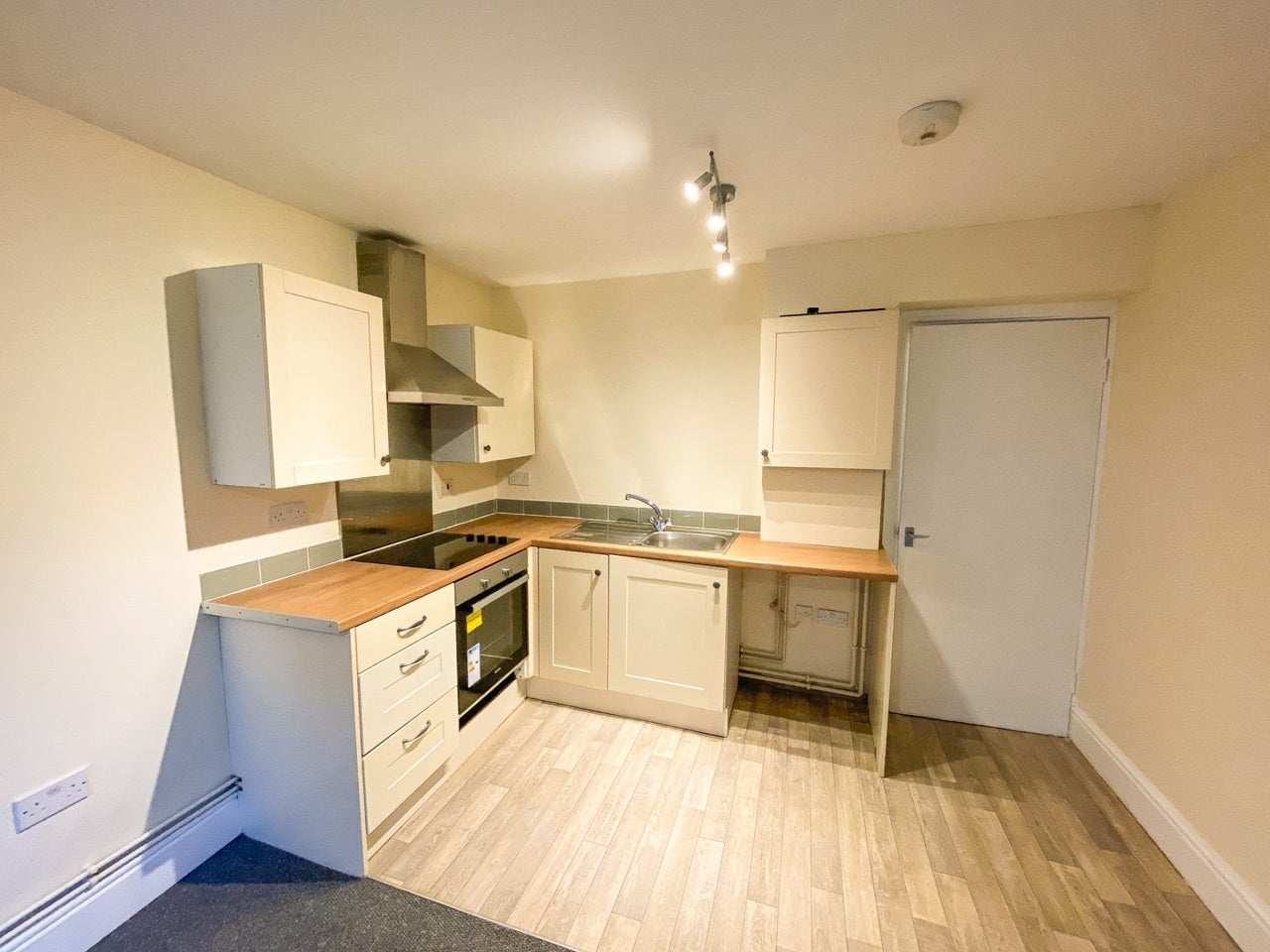 Flat Hainton Avenue in Grimsby