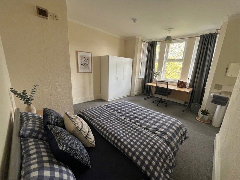 Room Halton Bank in Salford