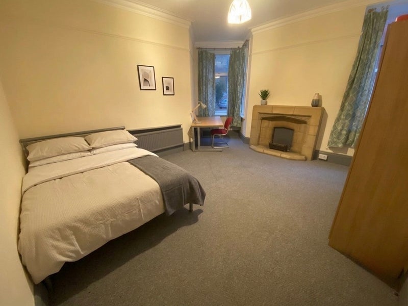 Room Halton Bank in Salford