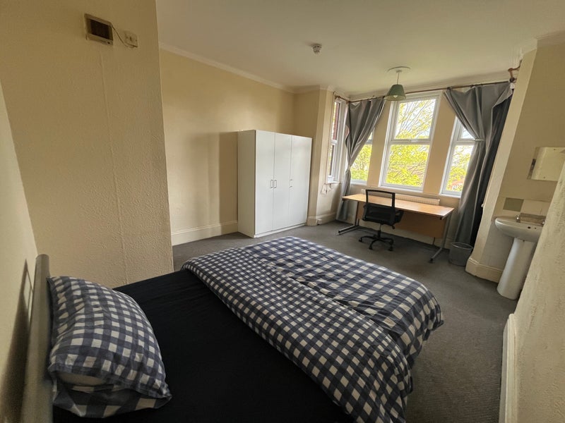 Room Halton Bank in Salford