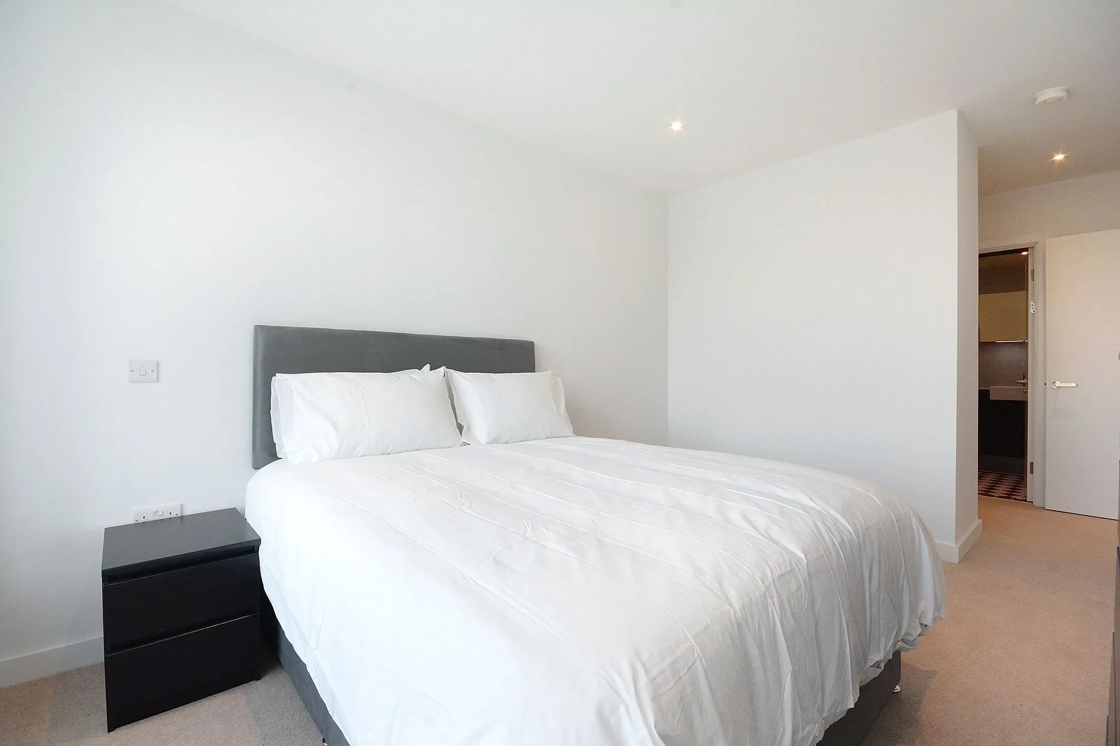 Flat Ash Avenue in Greater London