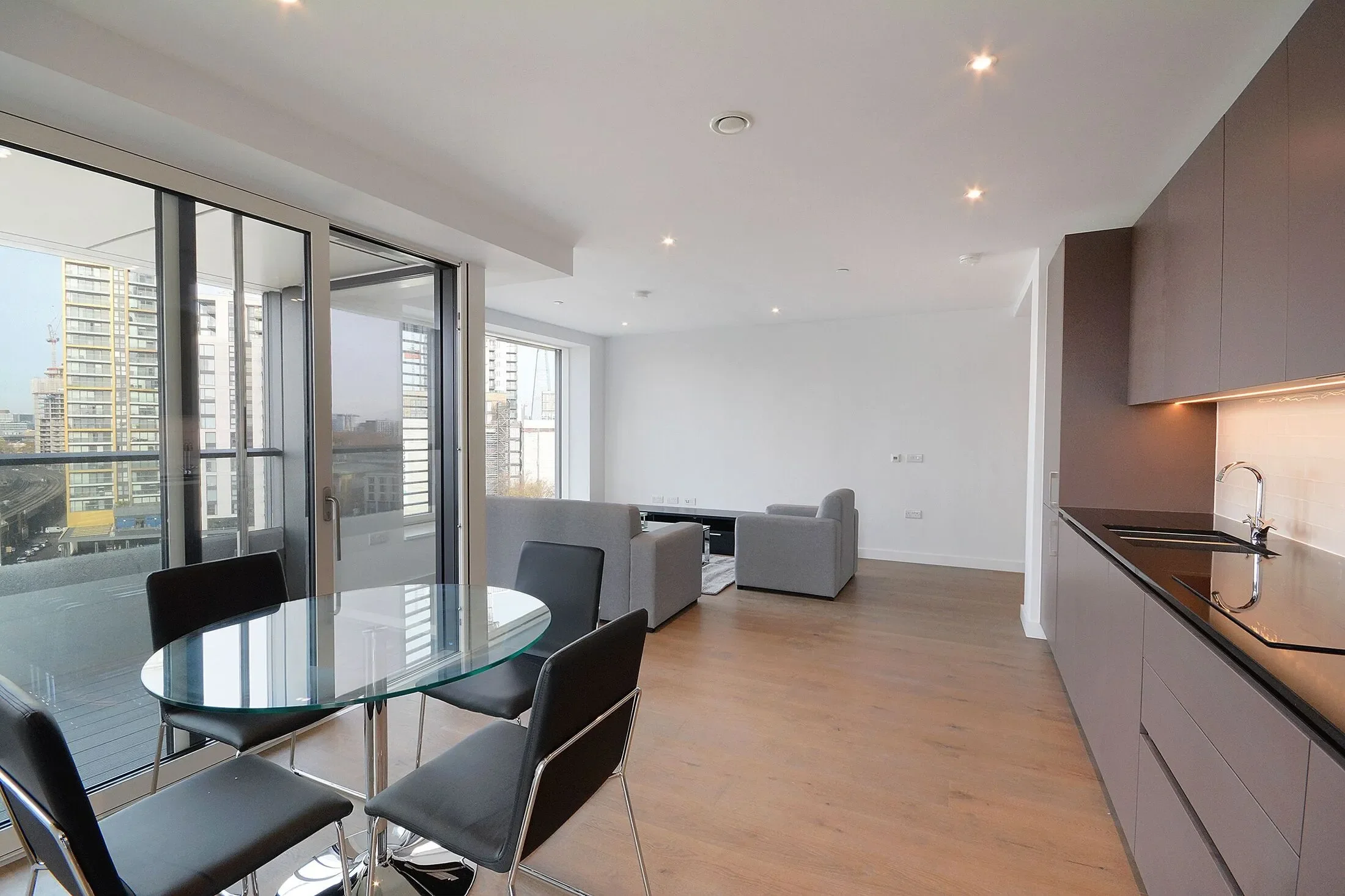 Flat Ash Avenue in Greater London