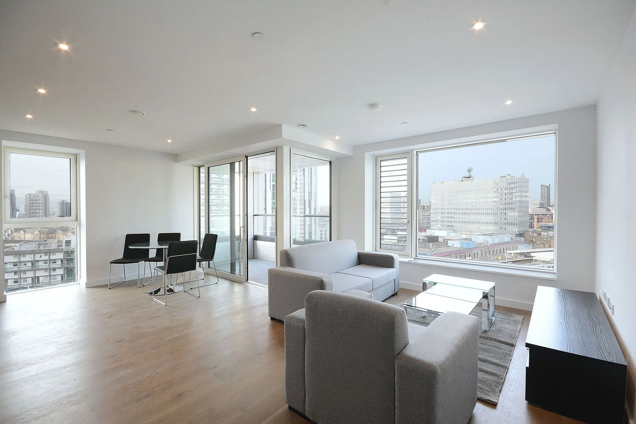 Flat Ash Avenue in Greater London