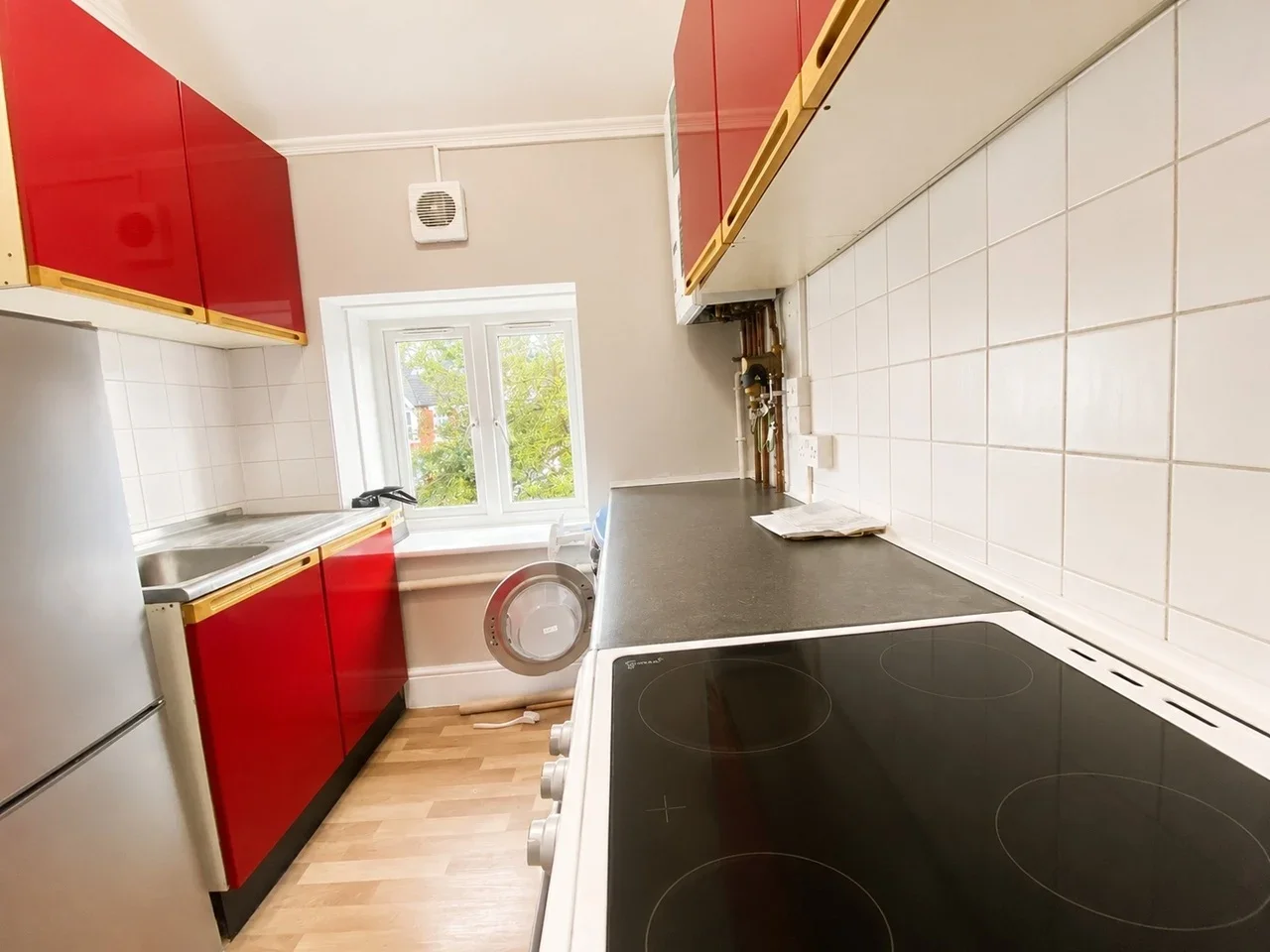 Flat Whytecliffe Road North in Greater London