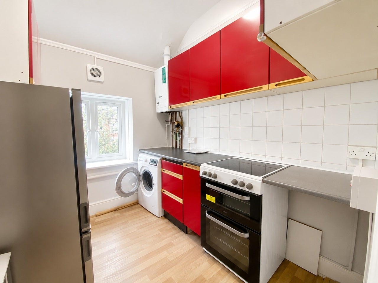 Flat Whytecliffe Road North in Greater London