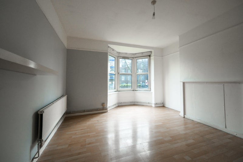 Room Atkins Road in Greater London