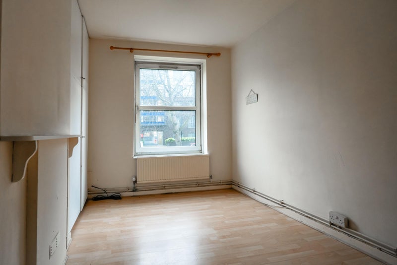 Room Atkins Road in Greater London