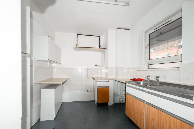 Room Atkins Road in Greater London