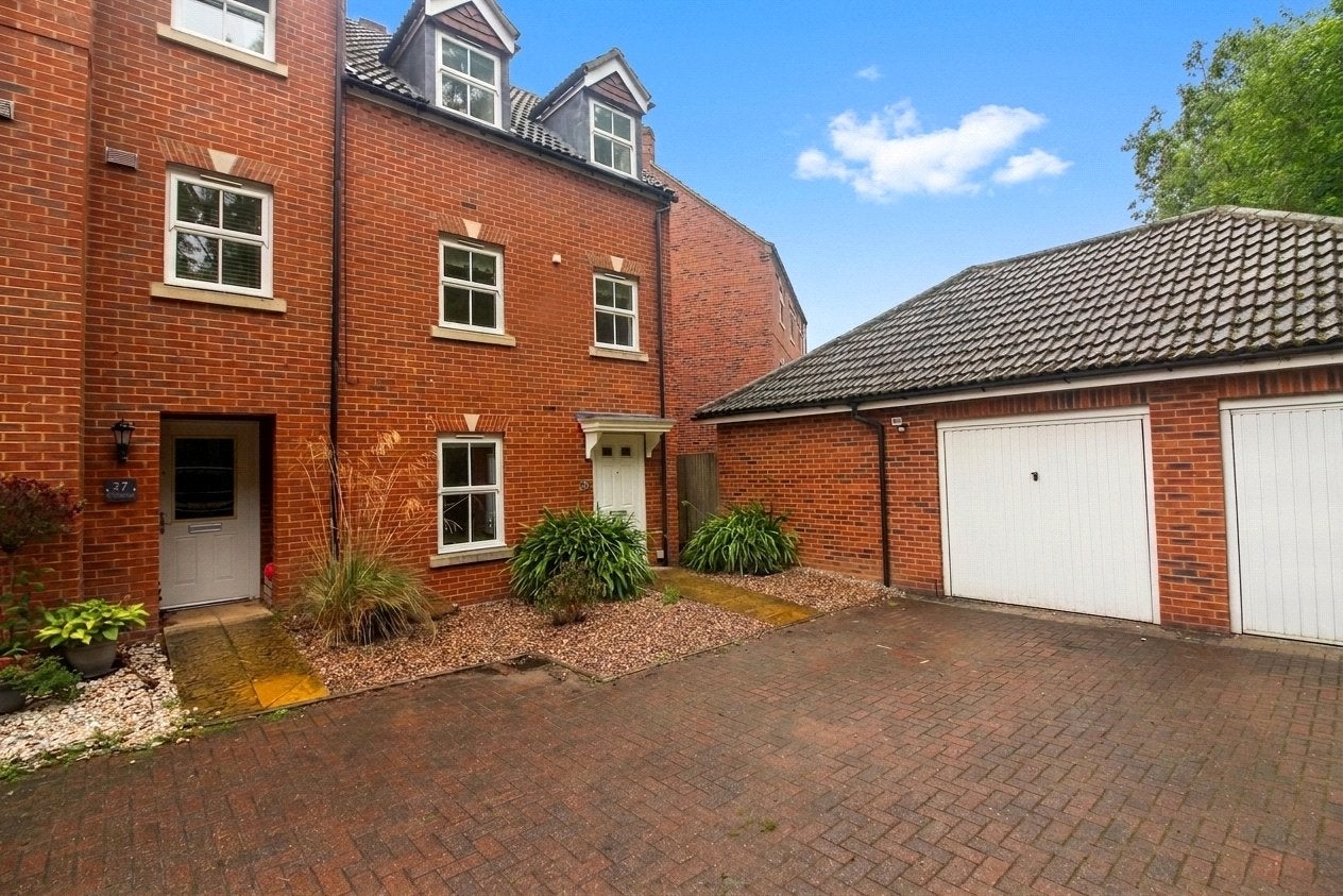 House Rosebay in Wokingham