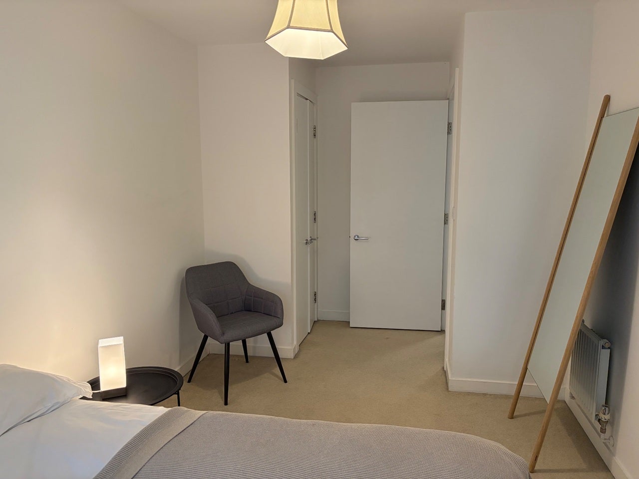 Flat Gatliff Road in City of Westminster