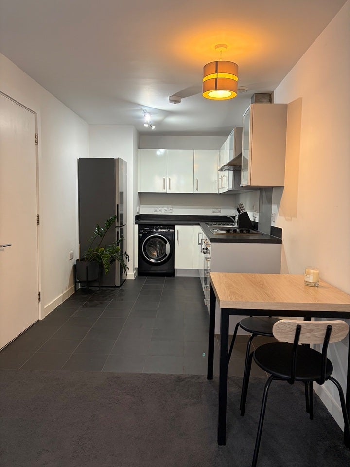 Flat Gatliff Road in City of Westminster
