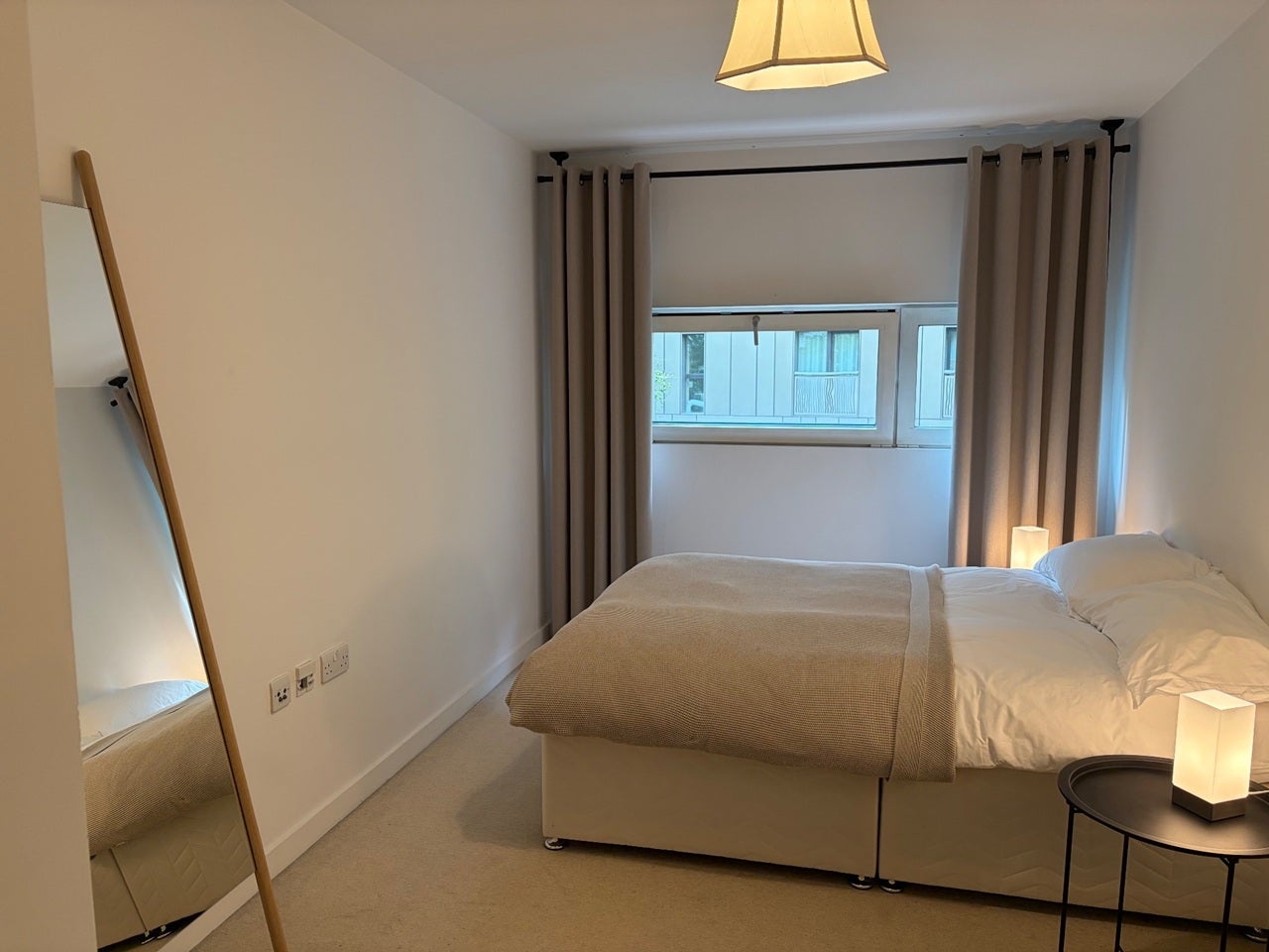 Flat Gatliff Road in City of Westminster