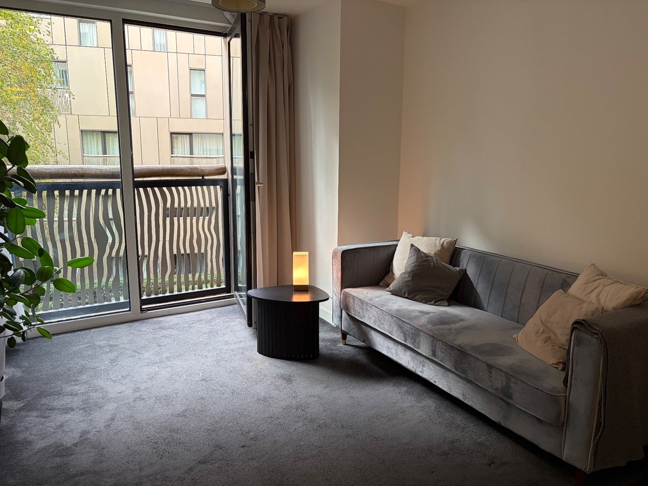 Flat Gatliff Road in City of Westminster
