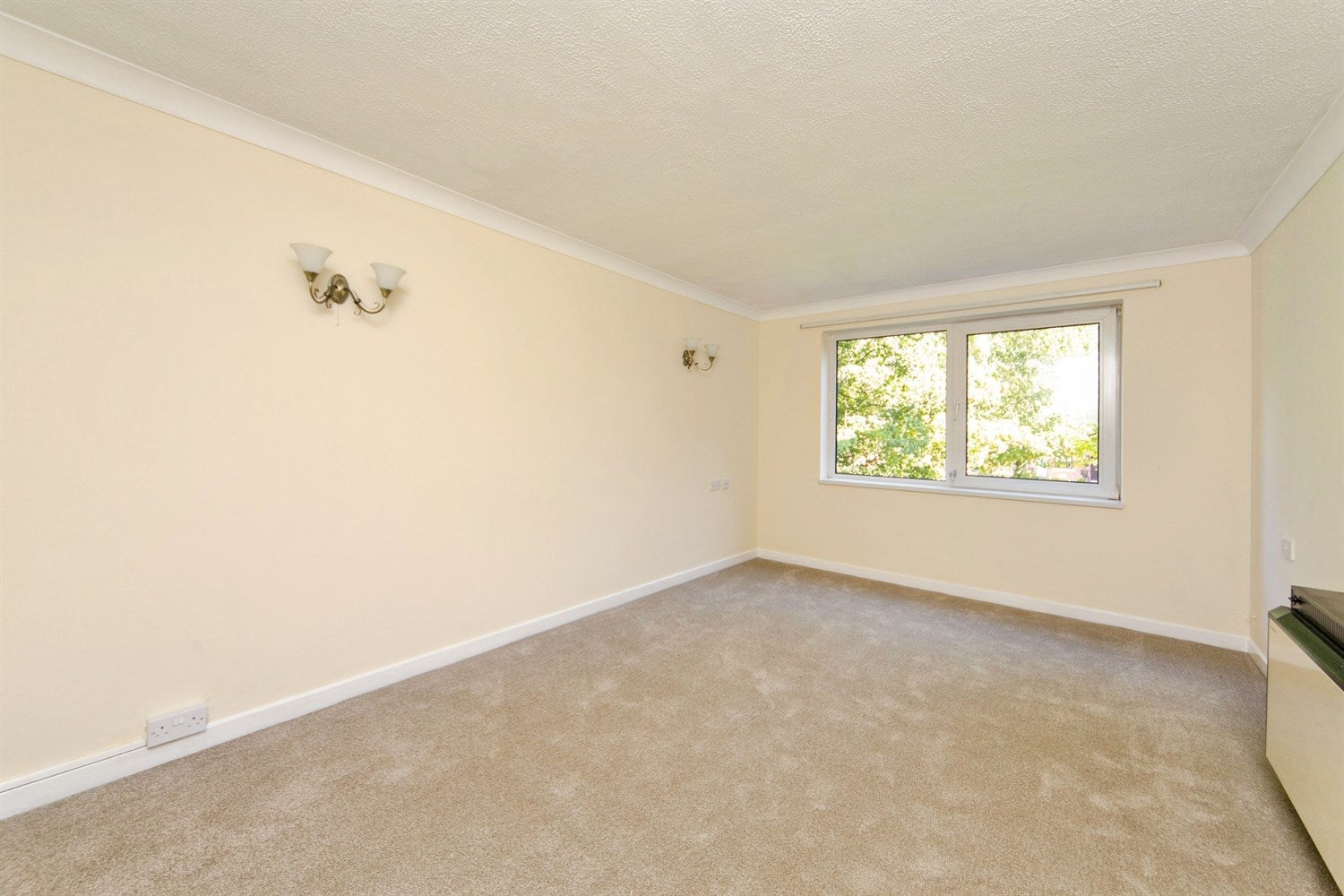 Flat Moreton Road in Upton