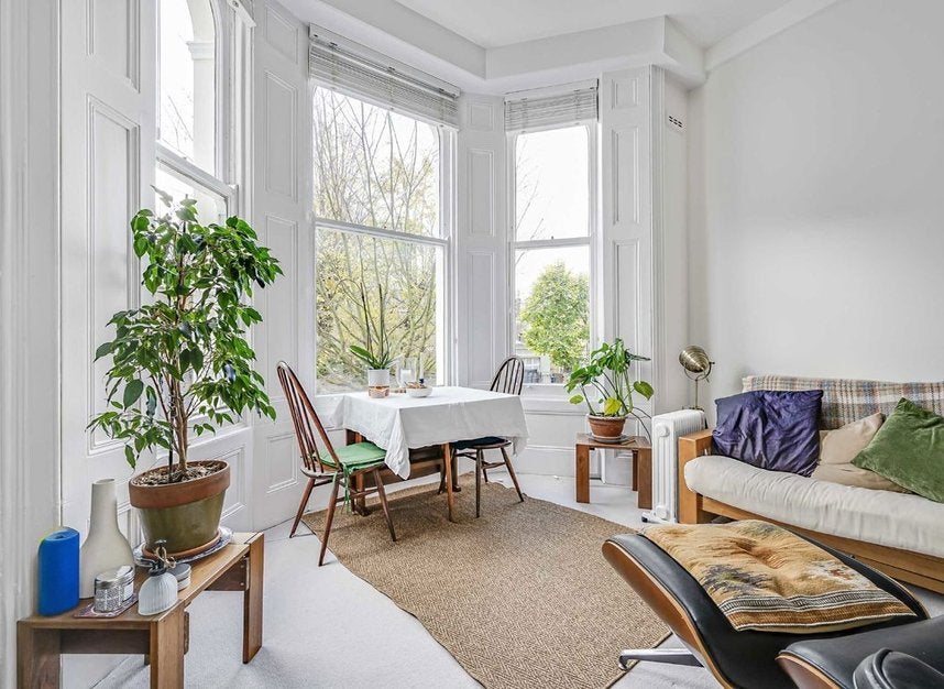 Flat Campden Hill Gardens in Greater London