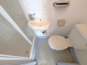 Flat Brondesbury Park in Greater London