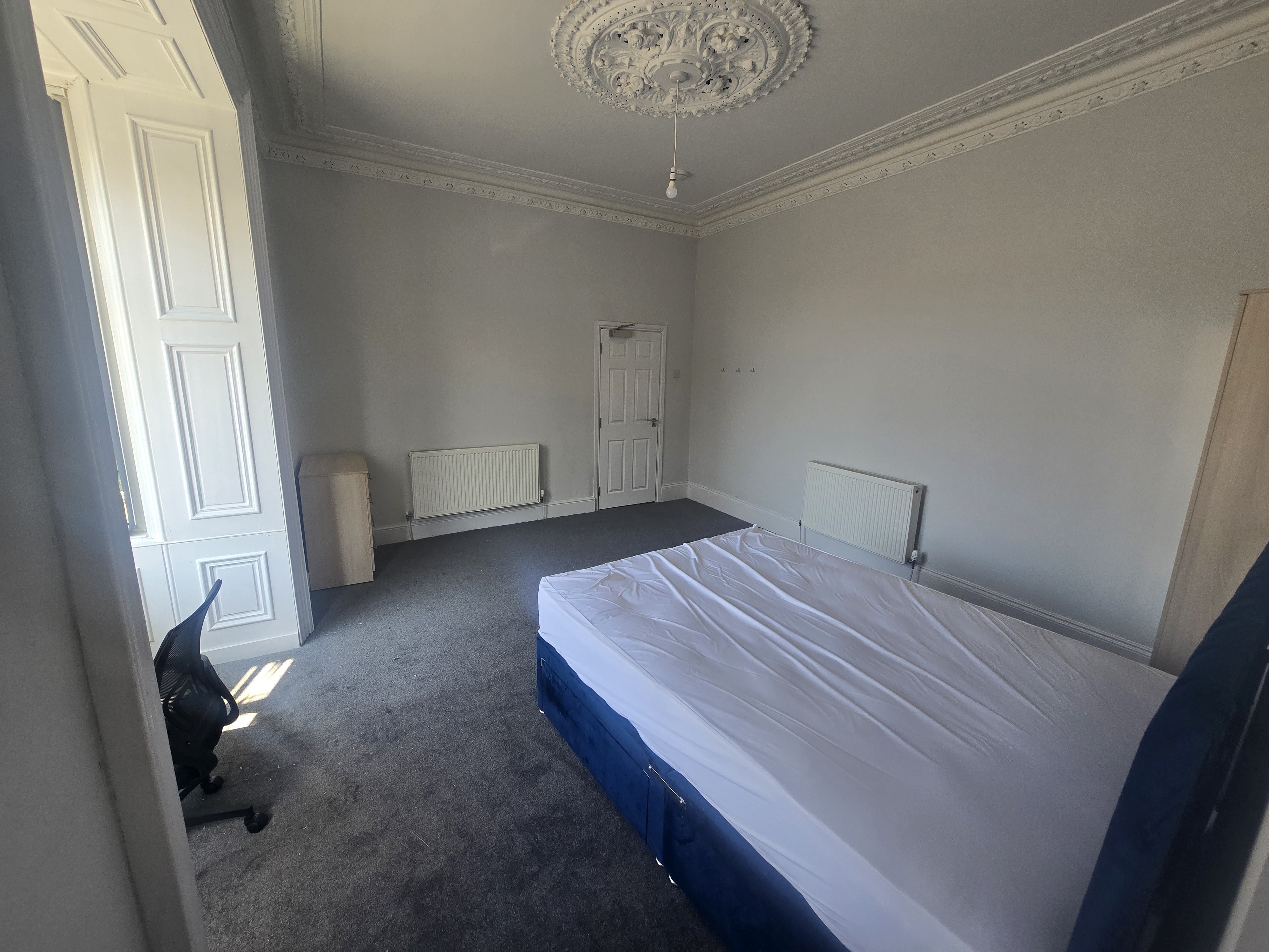 Room Thompson Road in Sunderland
