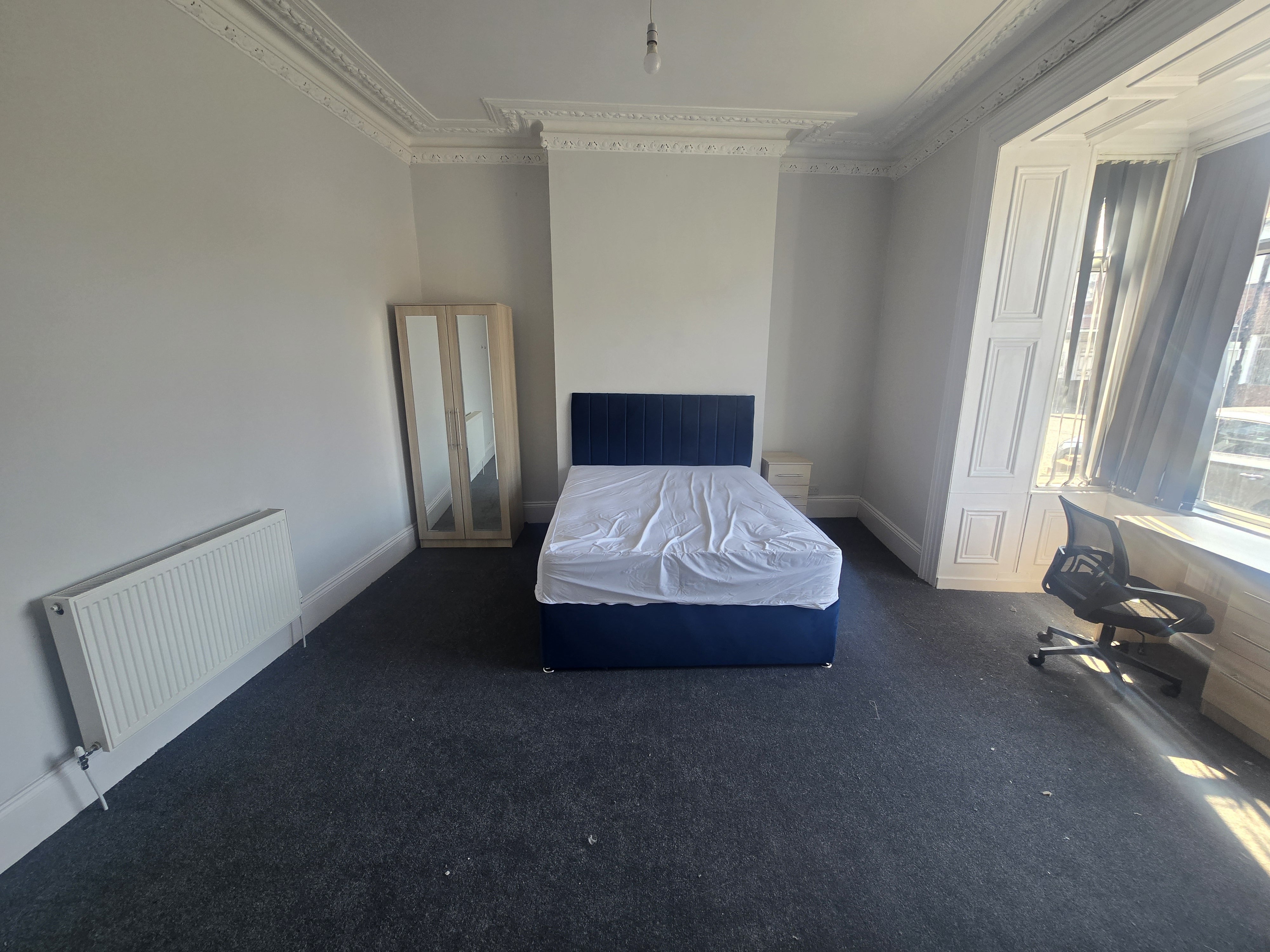 Room Thompson Road in Sunderland