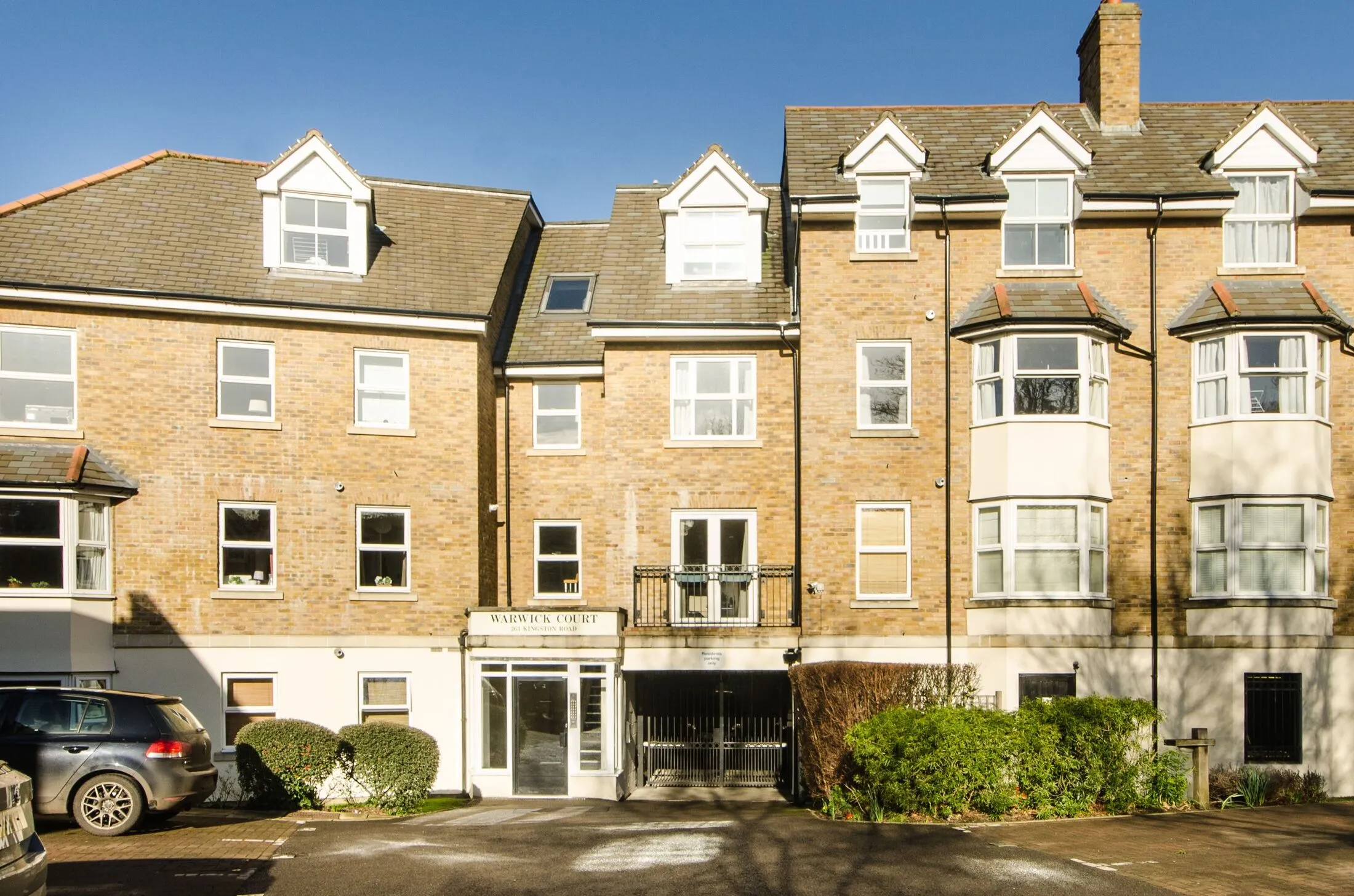 Flat Henfield Road in Greater London
