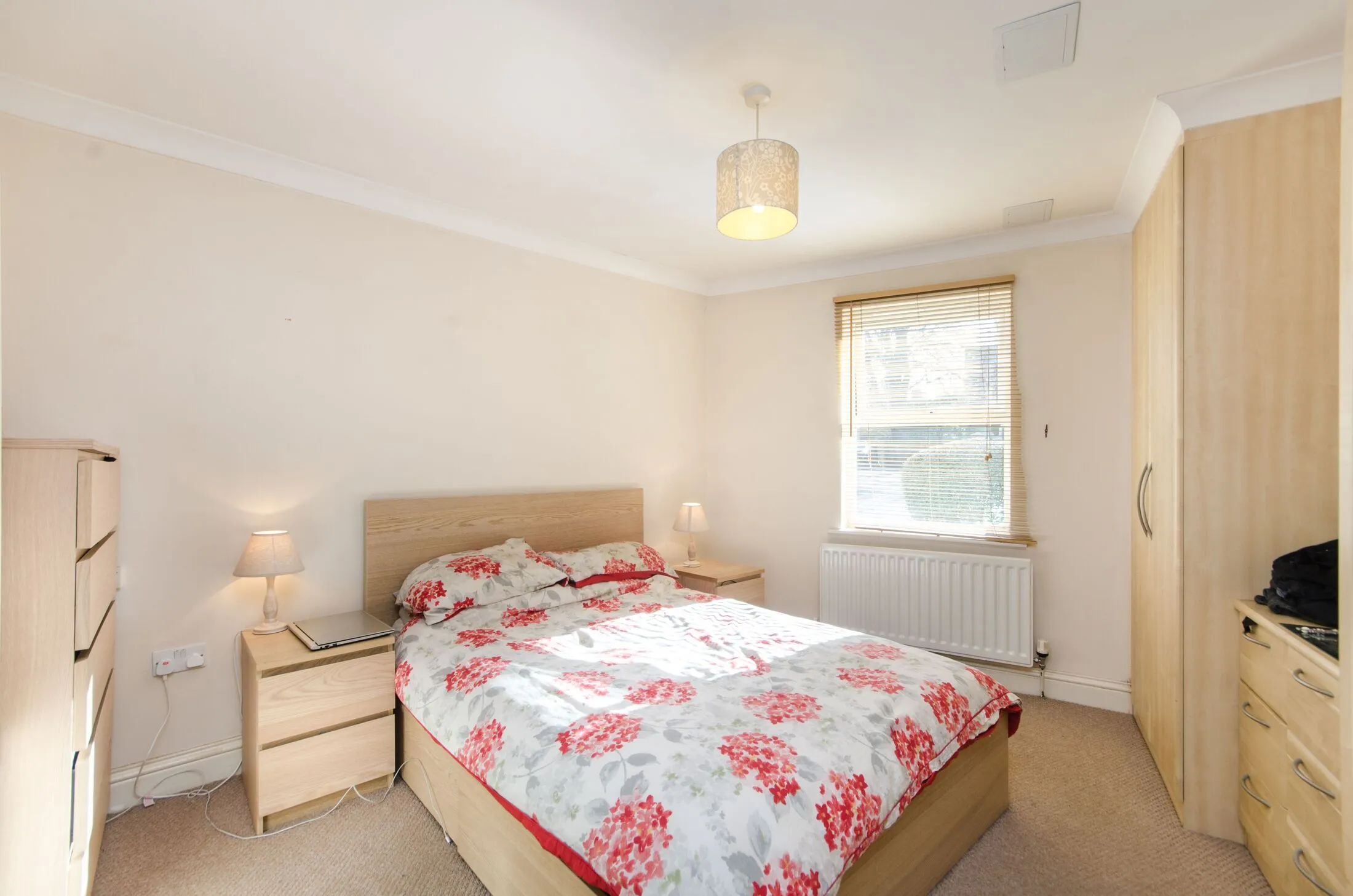 Flat Henfield Road in Greater London