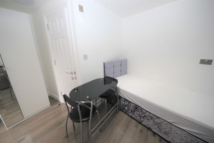 Flat Bush Grove in Greater London