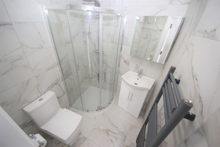Flat Bush Grove in Greater London