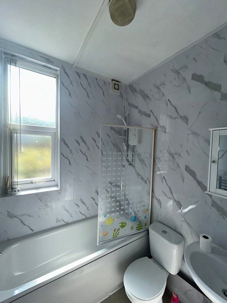 Flat Cross Lane in Radcliffe