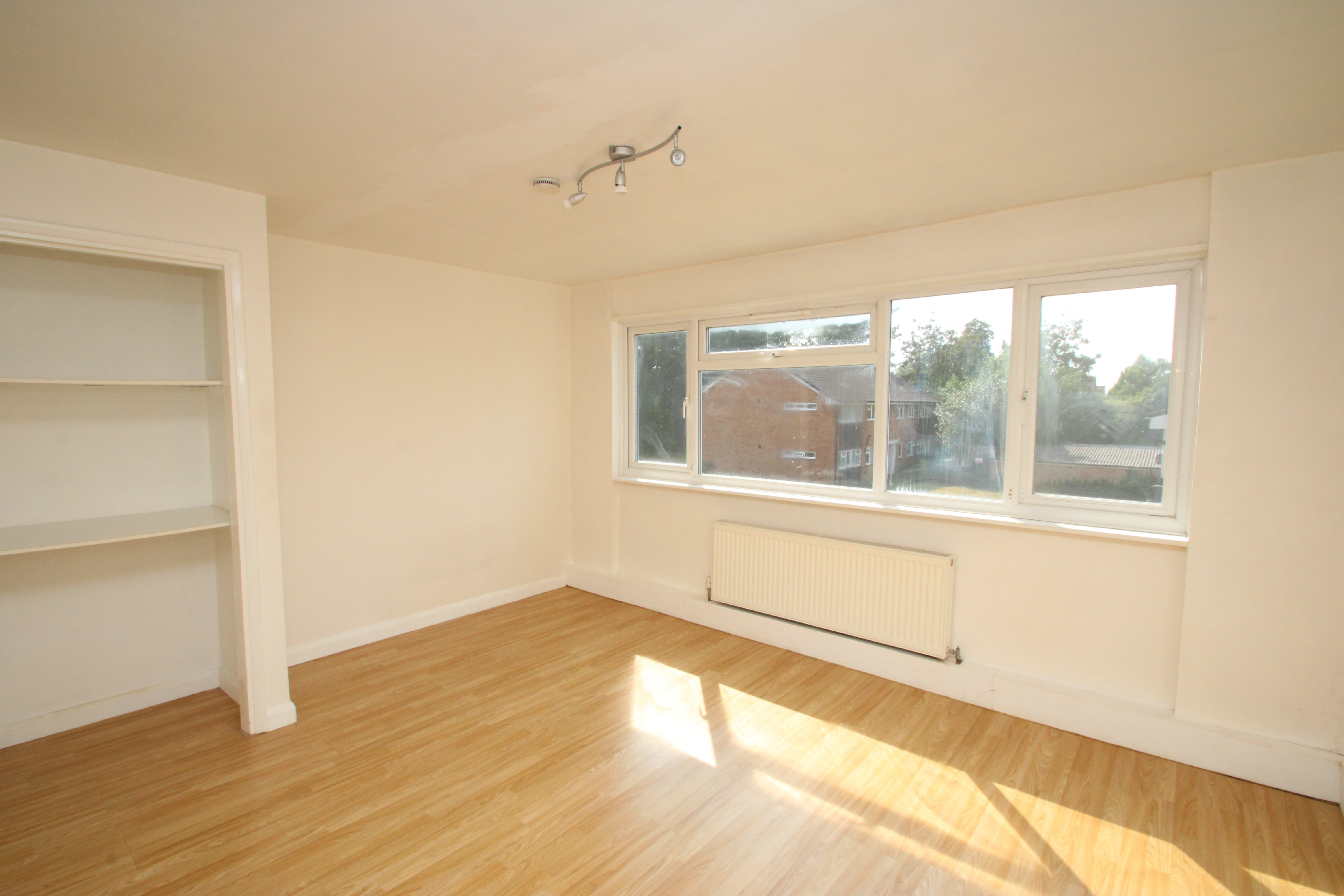 Flat Pampisford Road in Greater London
