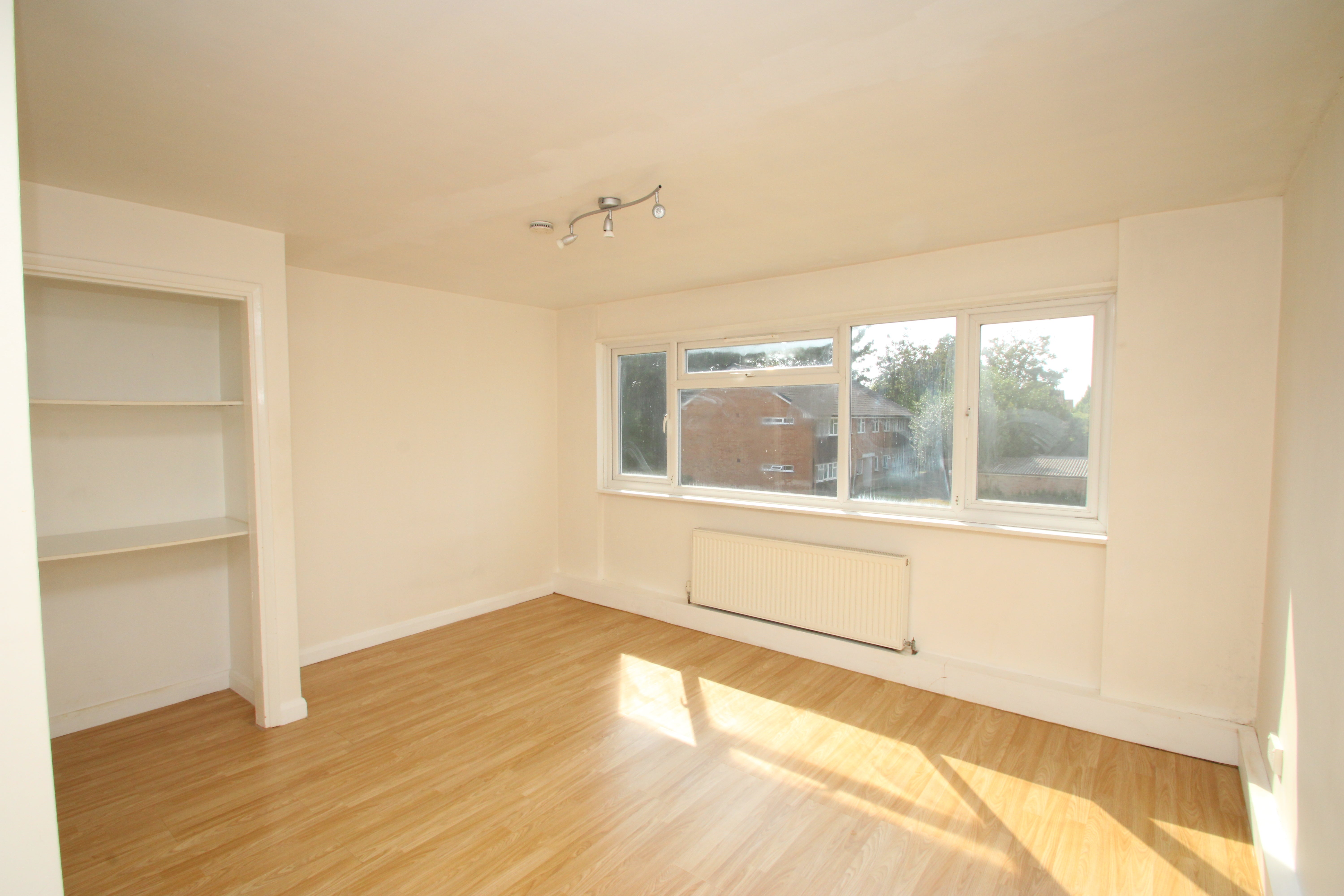 Flat Pampisford Road in Greater London