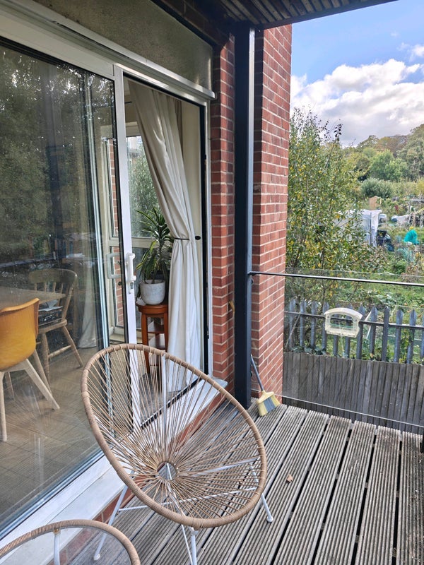 Room Highwood Close in Greater London