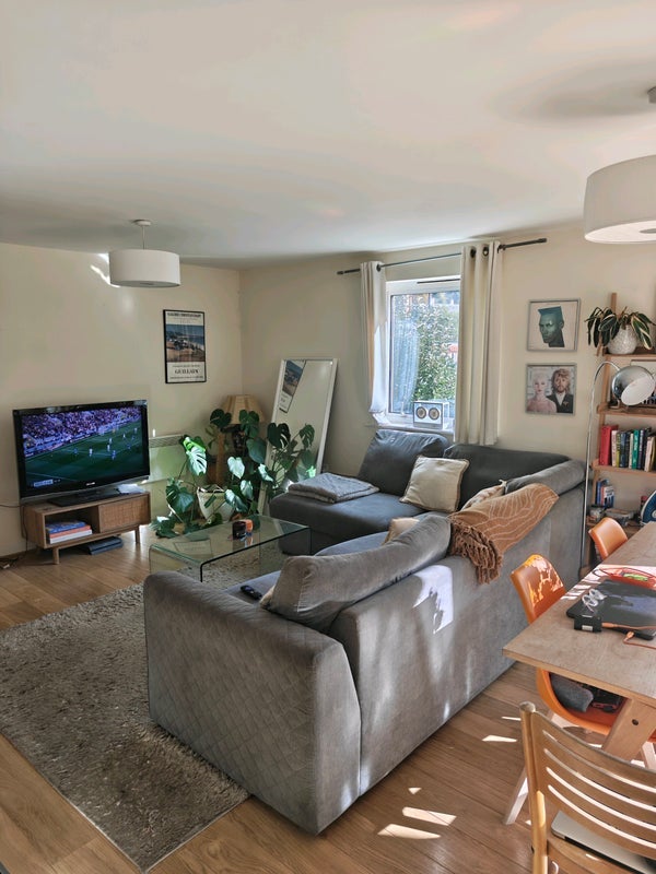 Room Highwood Close in Greater London