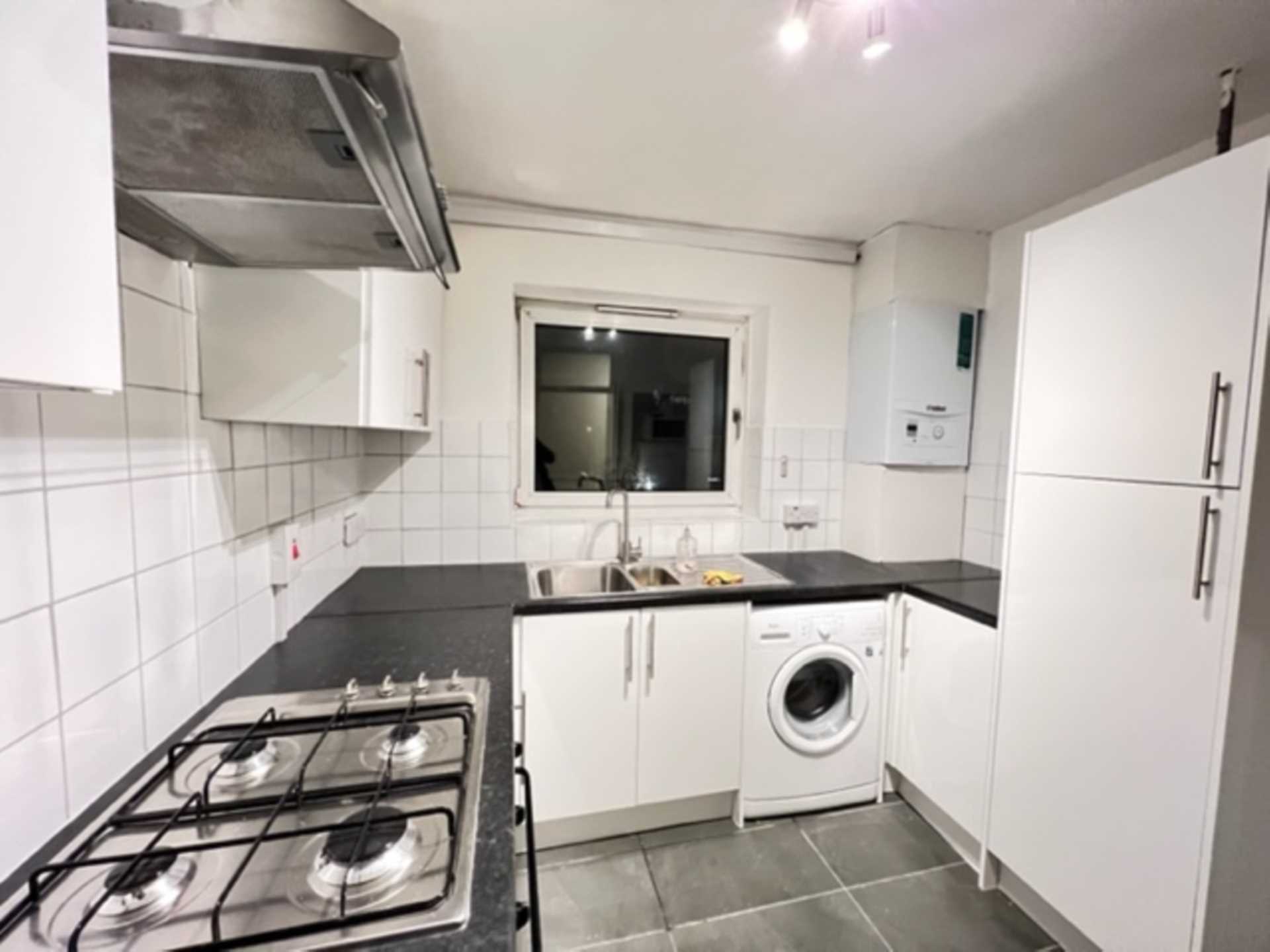 Flat Ashton Road in Greater London