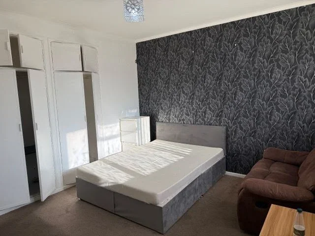 Room Pyrles Lane in Epping Forest