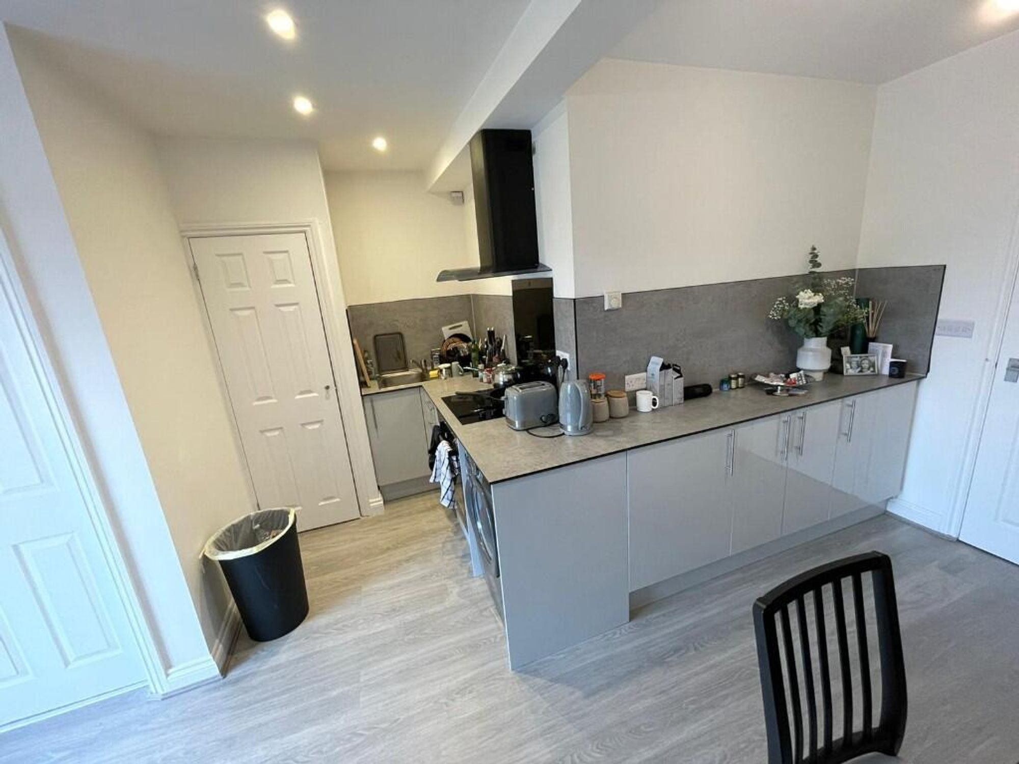 Room Commercial Road in Greater London