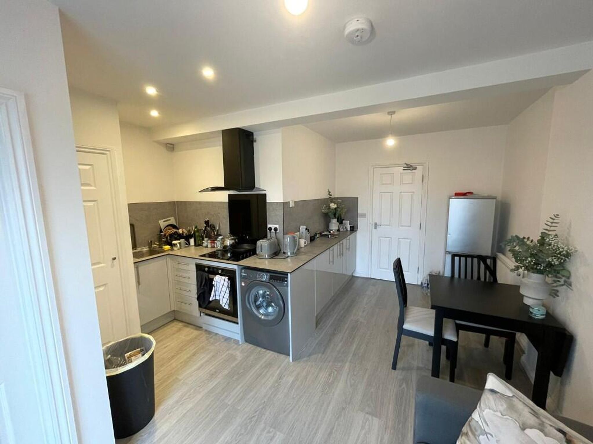 Room Commercial Road in Greater London