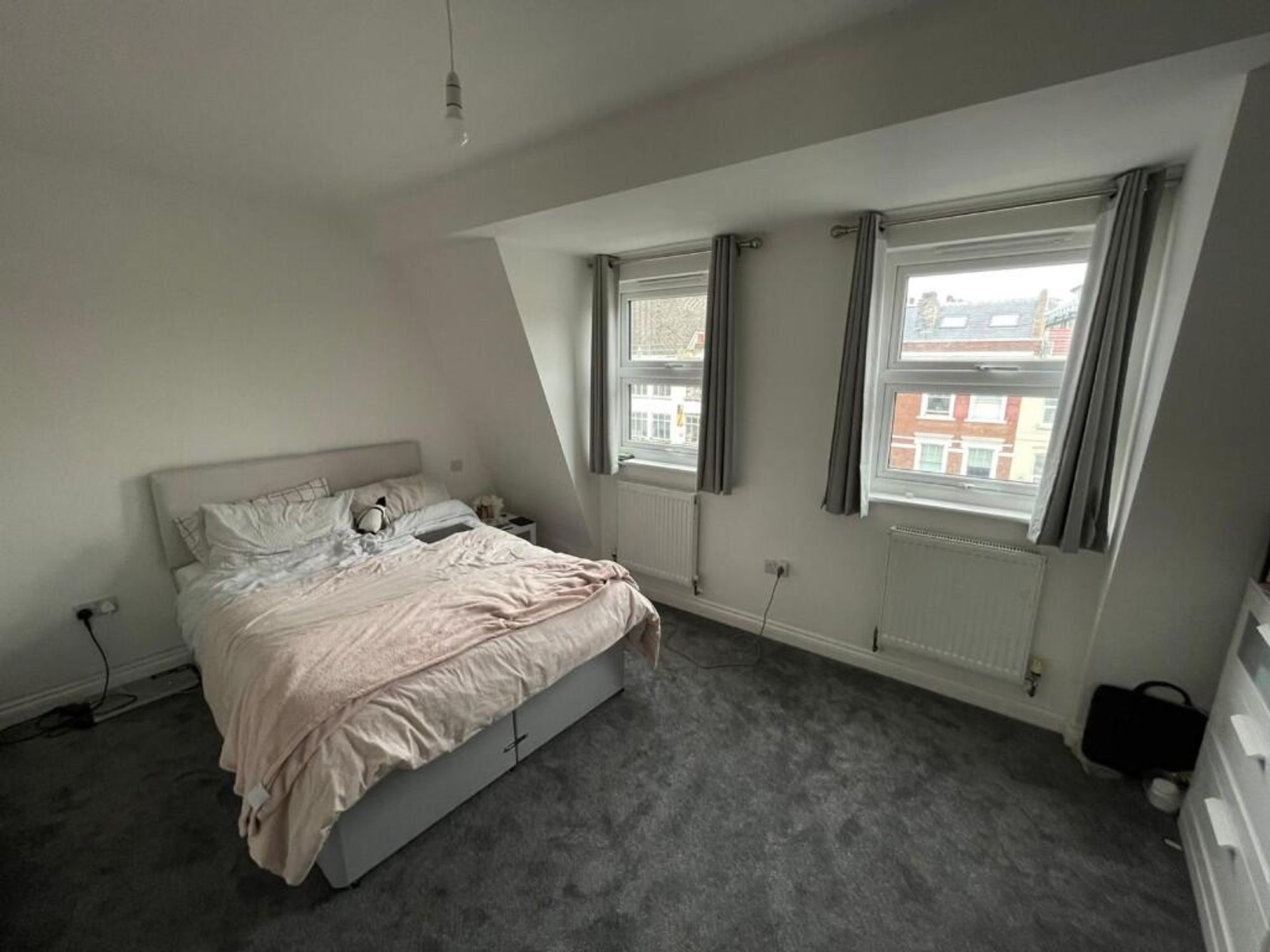 Room Commercial Road in Greater London