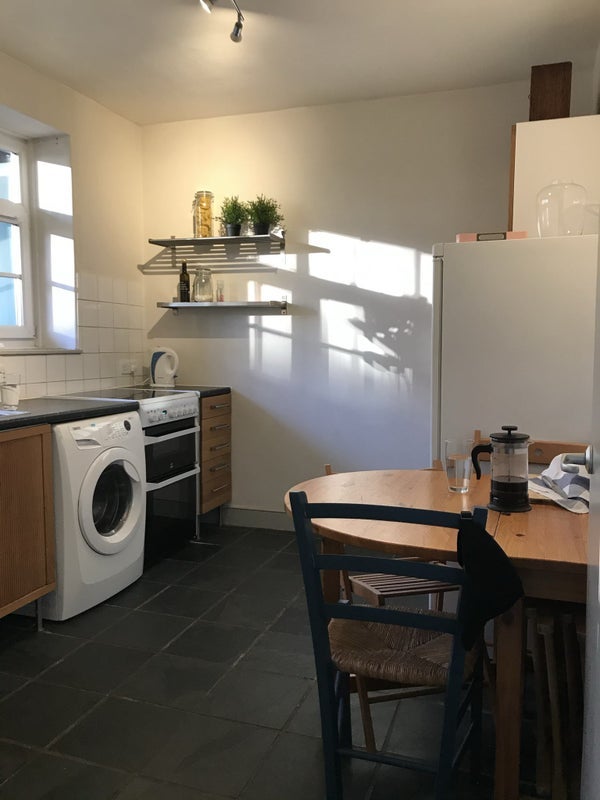 Room Thessaly Road in Greater London