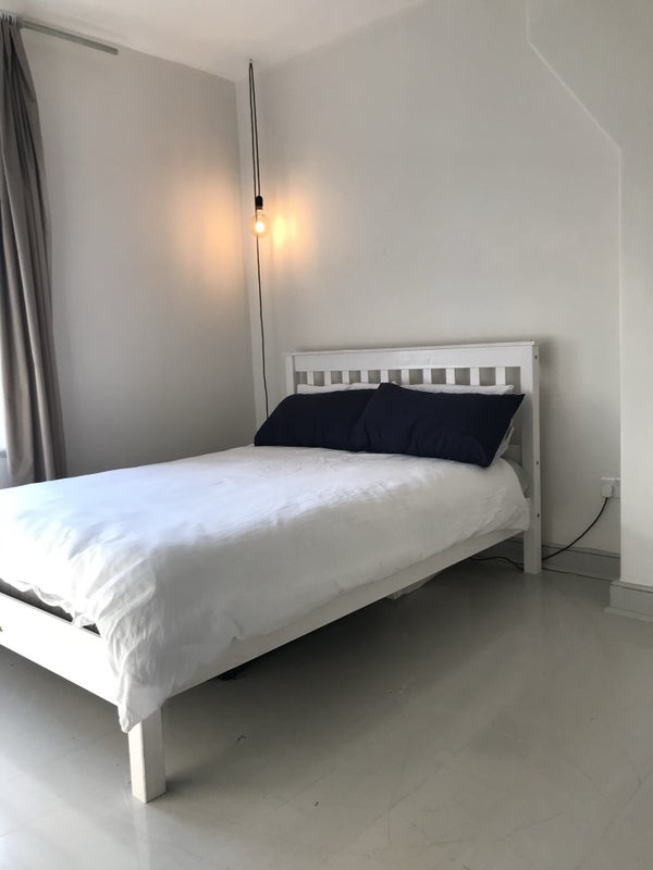 Room Thessaly Road in Greater London