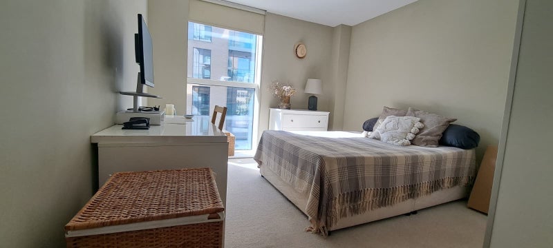 Flat Goodchild Road in Greater London