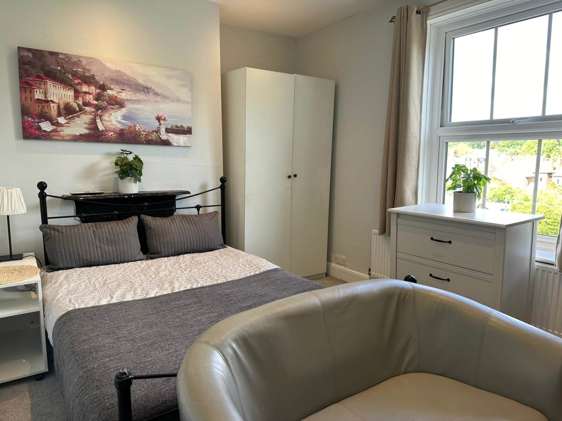 Room Stoke Road in Guildford