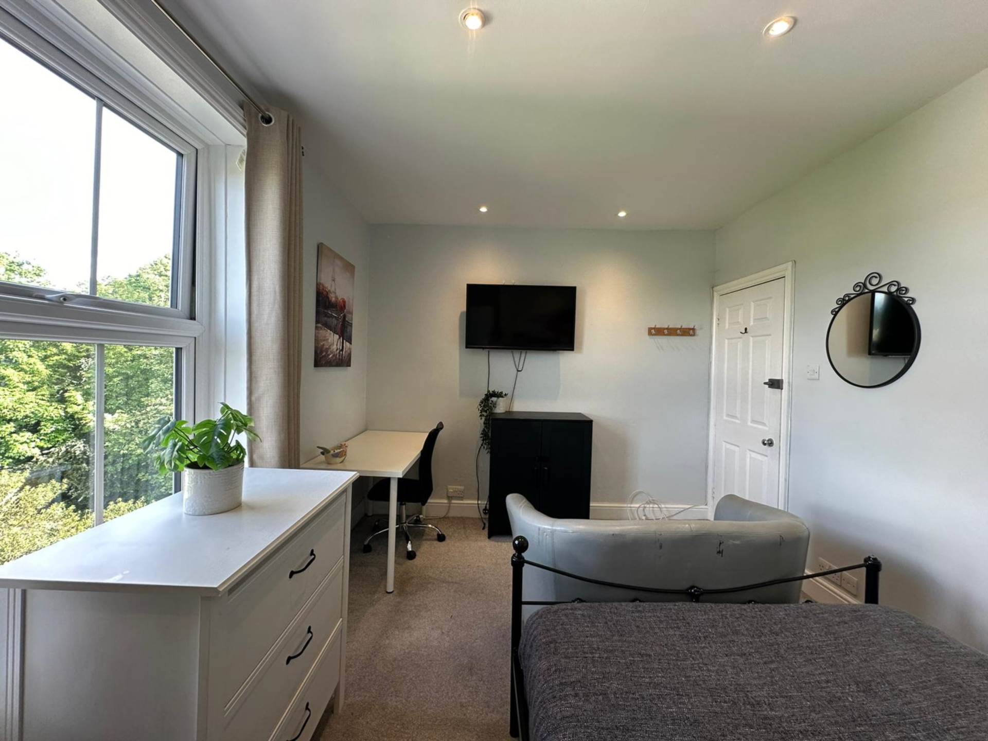 Room Stoke Road in Guildford