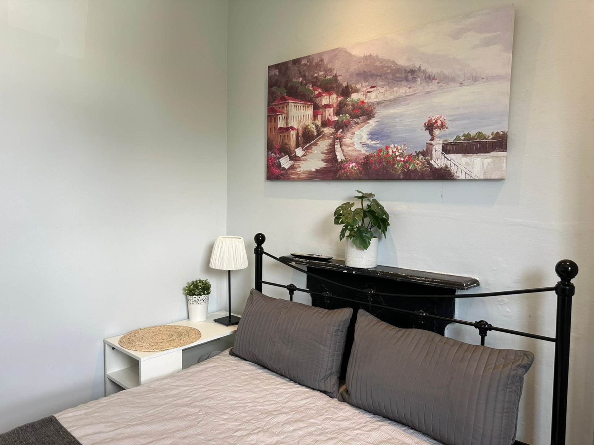 Room Stoke Road in Guildford