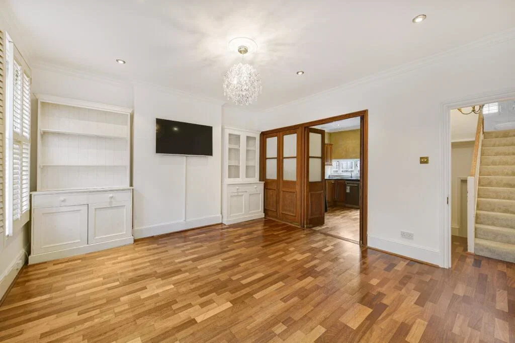Flat Rochester Row in London