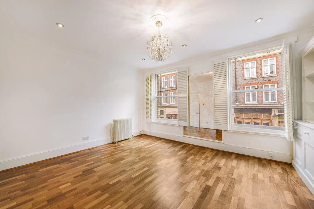Flat Rochester Row in London