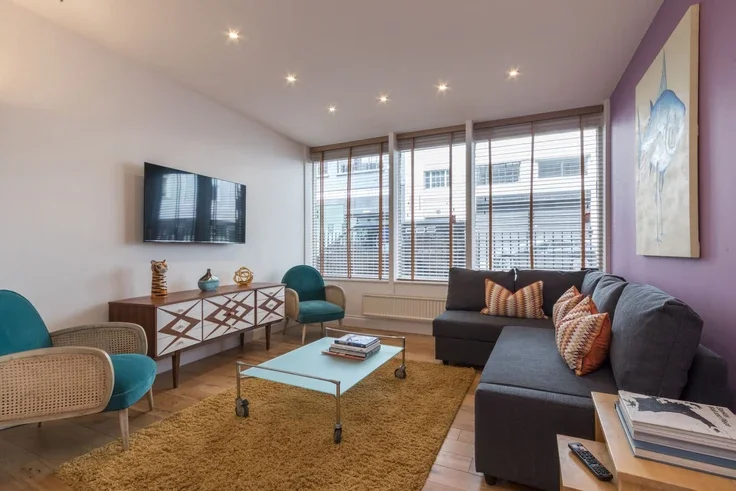 Flat Warren Street in Greater London