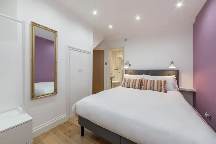 Flat Warren Street in Greater London